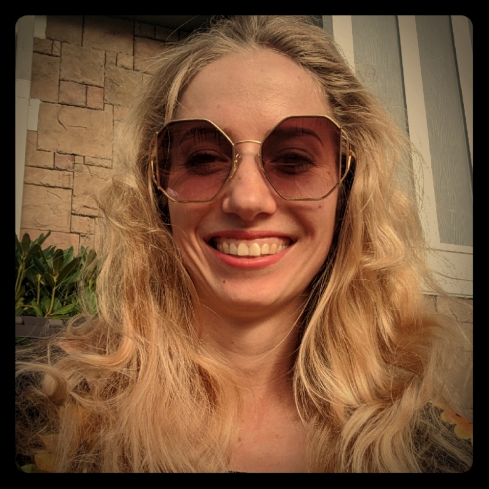 Meet your Posher, Elena